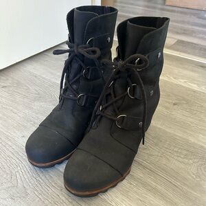 women’s sorel leather lace-up boots